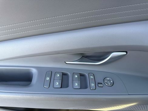 Used 2024 Hyundai Elantra SE image 19