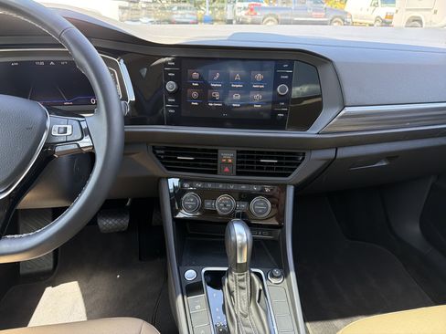 Used 2021 Volkswagen Jetta SEL FWD image 29