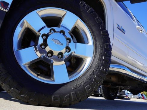 Used 2018 Chevrolet Silverado 2500 LT w/ Texas Edition image 10