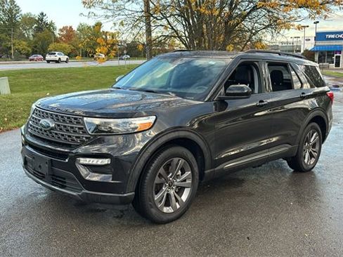 Used 2024 Ford Explorer XLT w/ Equipment Group 202A image 3