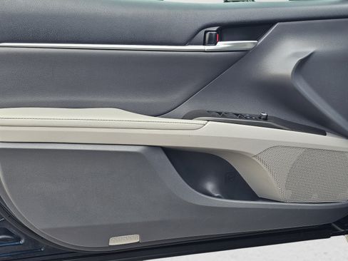 Used 2021 Toyota Camry XSE FWD image 9
