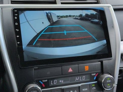 Used 2017 Toyota Camry SE FWD image 12