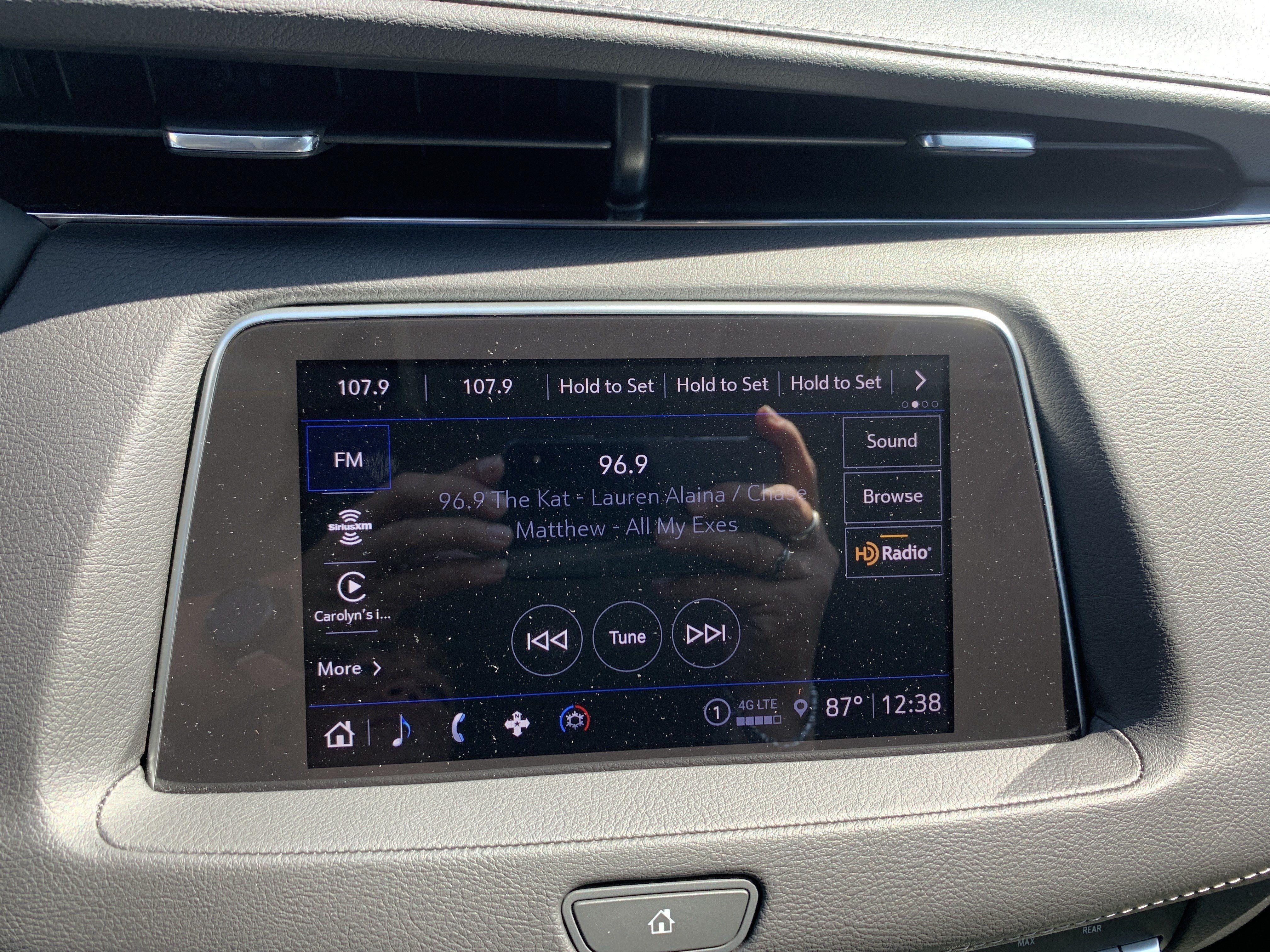 Used 2023 Cadillac XT4 Luxury w/ Cold Weather Package FWD image 23