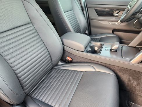 Used 2025 Land Rover Discovery Sport S image 14