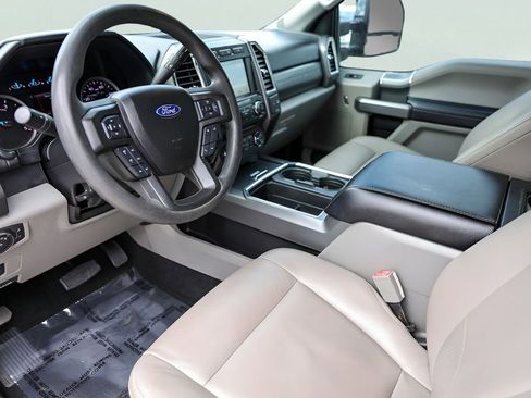 Used 2017 Ford F250 XLT w/ XLT Premium Package AWD/4WD image 13