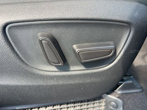 Used 2024 Toyota Sienna XLE image 38