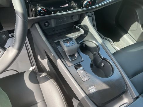 Used 2026 Nissan Rogue SL FWD image 21