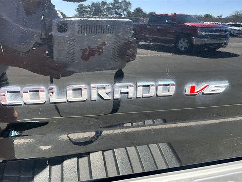 Used 2018 Chevrolet Colorado ZR2 w/ ZR2 Midnight Special Edition AWD/4WD image 30