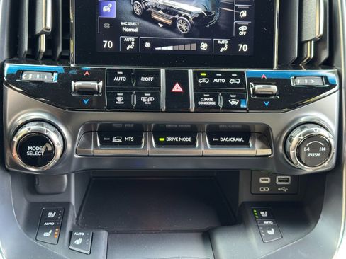 Used 2023 Lexus LX 600 Luxury w/ Appearance Package image 34