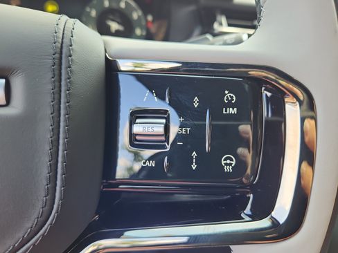 New 2026 Land Rover Range Rover Velar Dynamic SE image 20