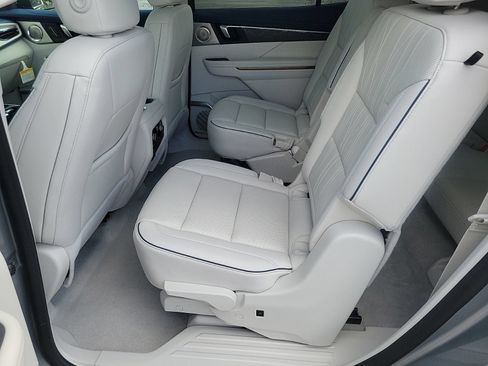 New 2026 Buick Enclave Avenir w/ Super Cruise Package FWD image 10