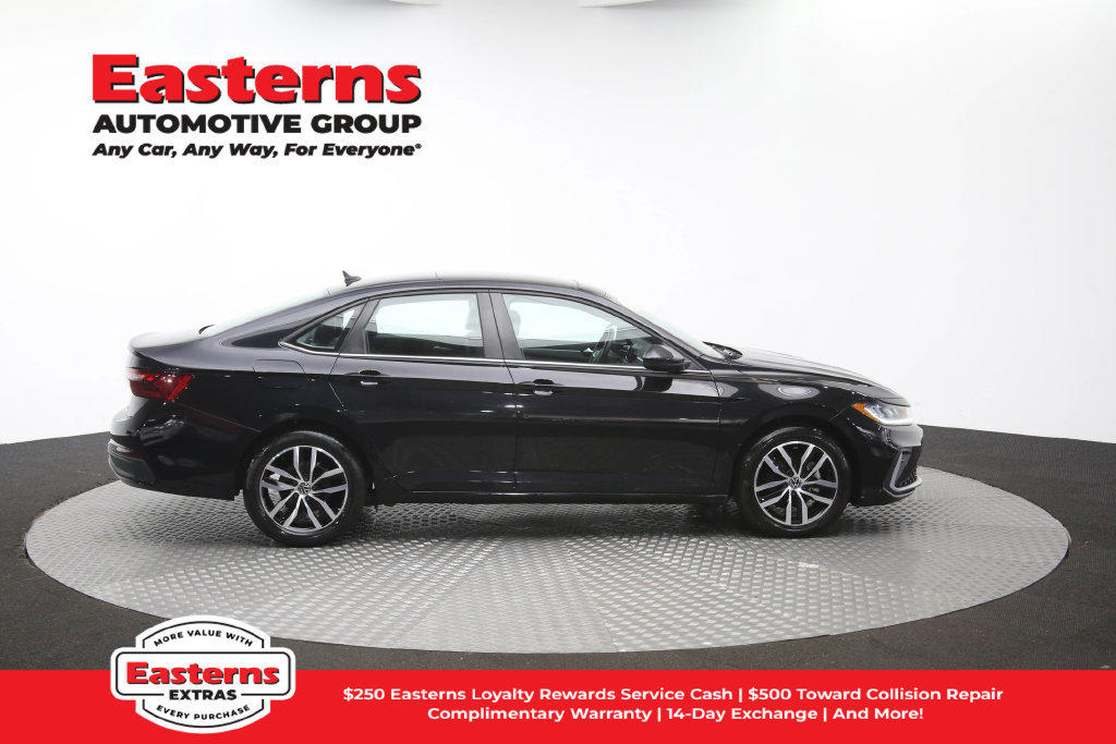 Used 2025 Volkswagen Jetta SE FWD image 45