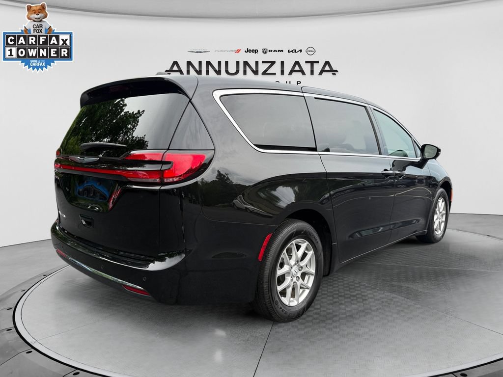 Used 2025 Chrysler Pacifica Select FWD image 5