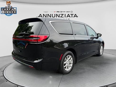 Used 2025 Chrysler Pacifica Select FWD image 5