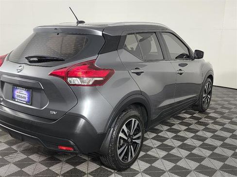 Used 2018 Nissan Kicks SV image 4