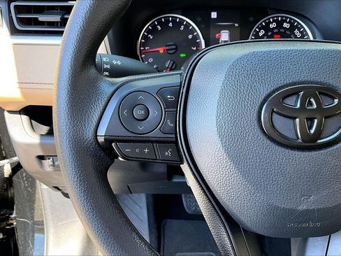 Used 2021 Toyota RAV4 LE image 10