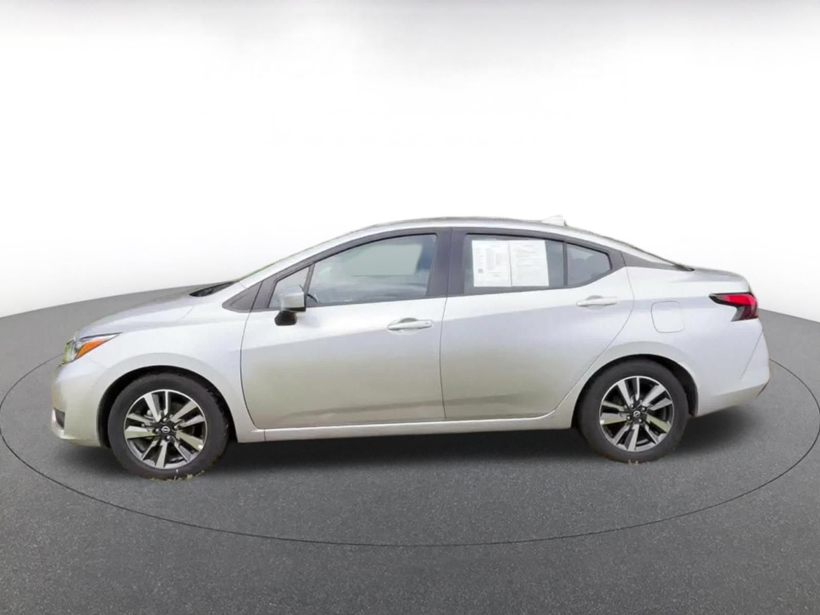 Used 2025 Nissan Versa SV FWD image 8