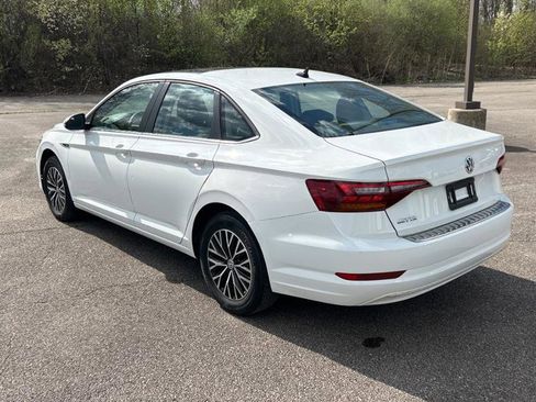 Used 2019 Volkswagen Jetta SEL w/ Cold Weather Package FWD image 3