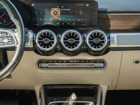 Used 2022 Mercedes-Benz GLB 250 4MATIC image 22