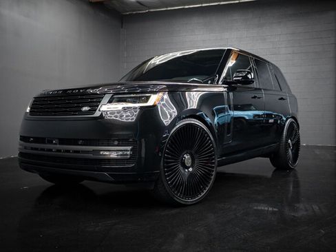 Used 2025 Land Rover Range Rover SE AWD/4WD image 3