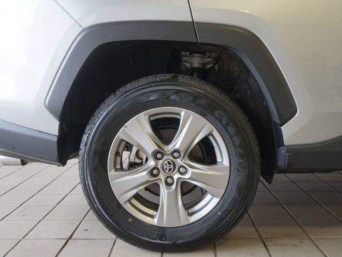 Used 2025 Toyota RAV4 XLE AWD/4WD image 28