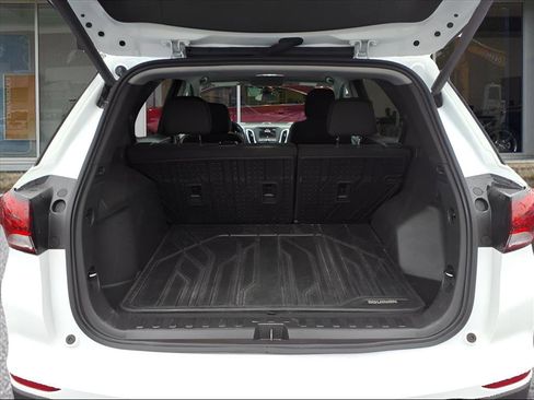 Used 2024 Chevrolet Equinox LT w/ LPO, Floor Liner Package image 5