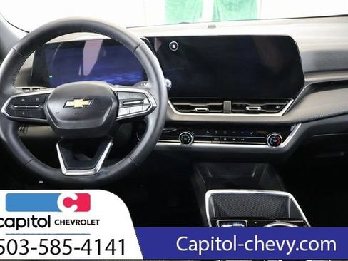Used 2025 Chevrolet Equinox LT image 12