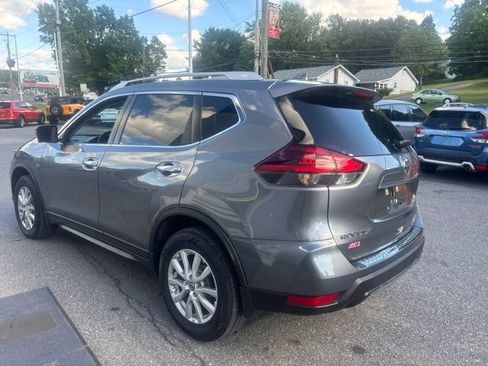 Used 2018 Nissan Rogue SV w/ Premium Package AWD/4WD image 4