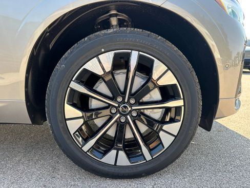 New 2026 Volvo XC60 B5 Plus w/ Climate Package image 7
