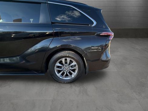 Used 2021 Toyota Sienna LE AWD/4WD image 17
