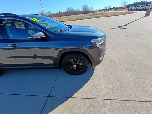 Used 2018 GMC Terrain SLE w/ Driver Convenience Package image 4