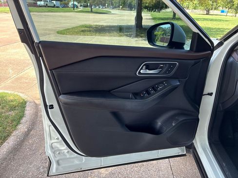 Used 2023 Nissan Rogue Platinum FWD image 27