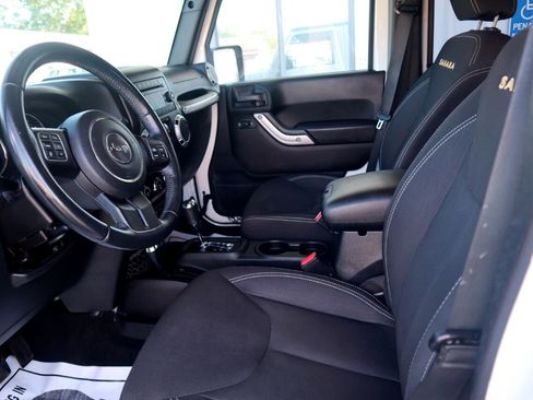 Used 2015 Jeep Wrangler Unlimited Sahara w/ Connectivity Group image 45