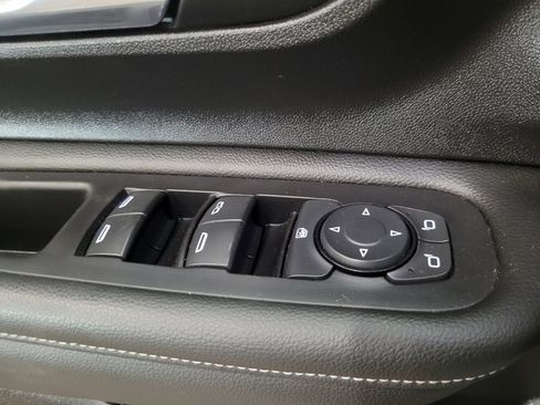 Used 2024 GMC Terrain SLE FWD image 27