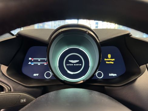 Used 2020 Aston Martin V8 Vantage Coupe image 10