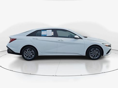 Used 2024 Hyundai Elantra SEL FWD image 5