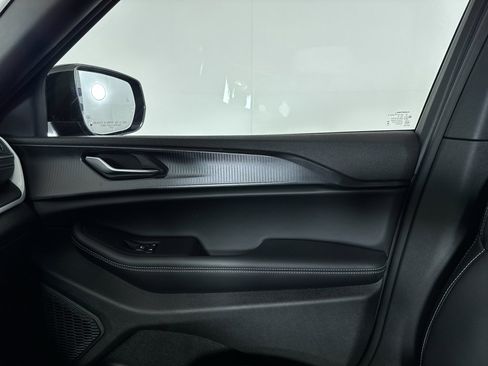 New 2025 Jeep Grand Cherokee Altitude image 38