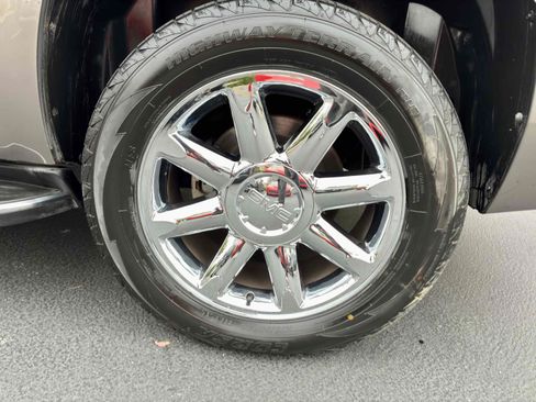 Used 2011 GMC Yukon Denali AWD/4WD image 14