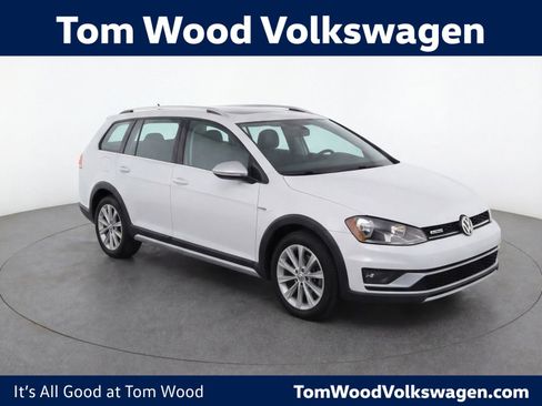 Used 2017 Volkswagen Golf Alltrack SE image 1