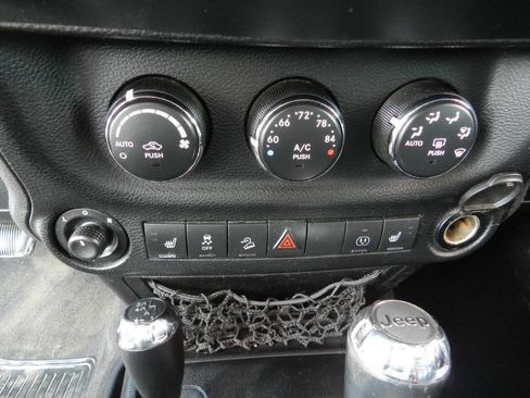 Used 2013 Jeep Wrangler Unlimited Sahara w/ Connectivity Group image 19