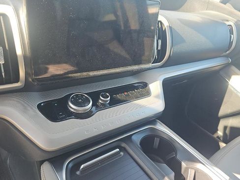 Used 2025 Ford Expedition Active image 8