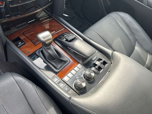 Used 2021 Lexus LX 570 4WD w/ Luxury Package image 18