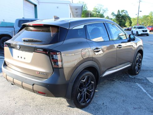 Certified 2025 Nissan Kicks SR w/ SR Premium Package AWD/4WD image 6