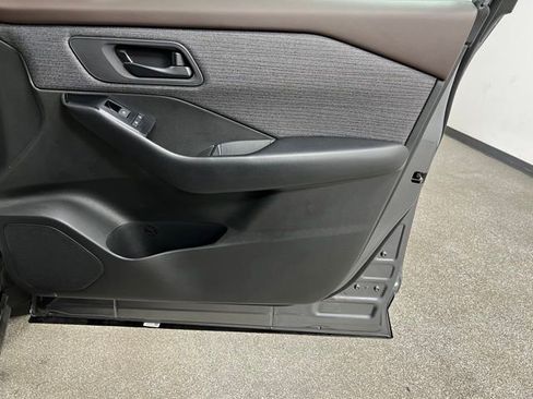 Used 2023 Nissan Rogue S image 48