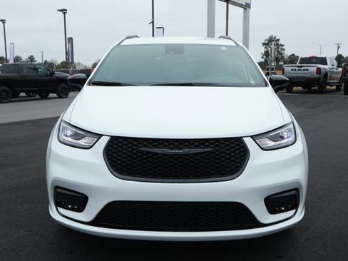 New 2026 Chrysler Pacifica Select w/ S Appearance Package image 2