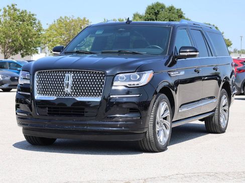 Used 2024 Lincoln Navigator L 4WD image 6