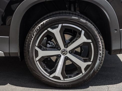 New 2025 Volkswagen Tiguan SE image 5