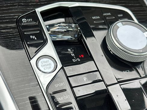 Certified 2025 BMW X7 M60i w/ Climate Comfort Package image 28