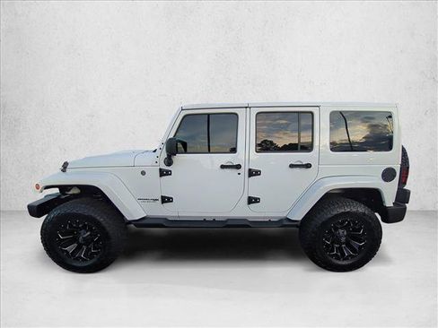 Used 2018 Jeep Wrangler Unlimited Sahara image 9