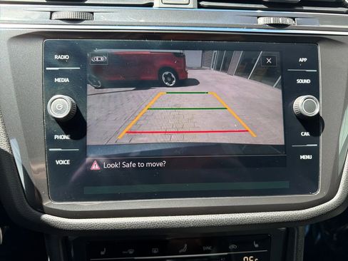 Certified 2022 Volkswagen Tiguan SE R-Line image 22